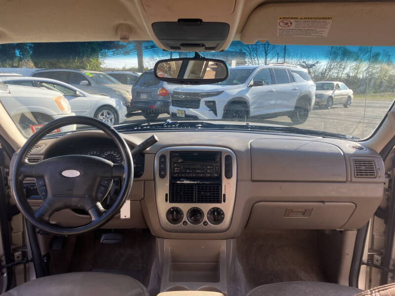 2004 Ford Explorer XLT