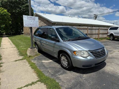 2005 Chrysler Town and Country LX
