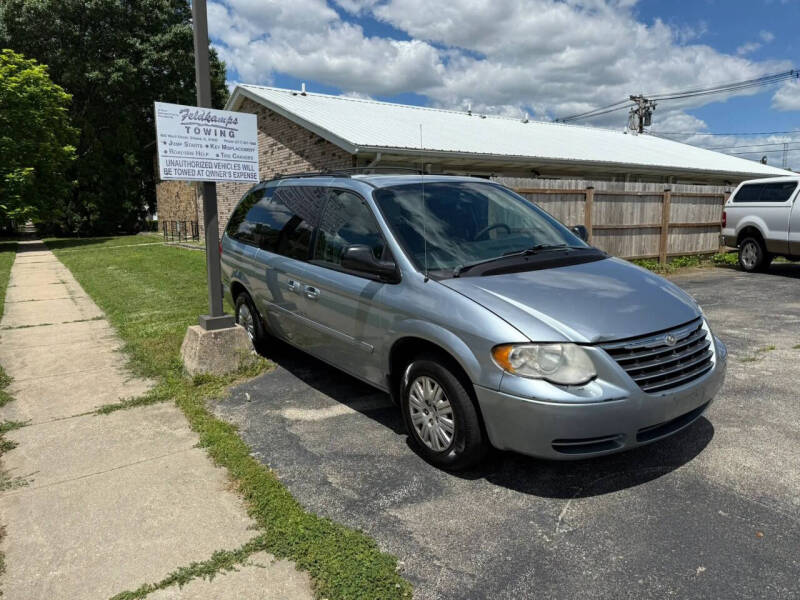 2005 Chrysler Town and Country LX