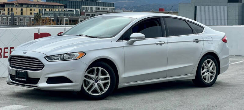 2016 Ford Fusion SE photo 2