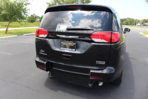 2023 Chrysler Voyager LX