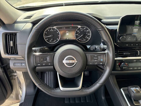 2025 Nissan Pathfinder SL