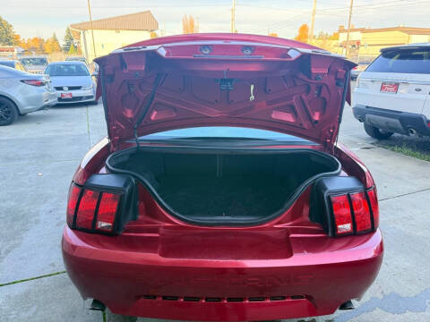 2004 Ford Mustang GT Deluxe