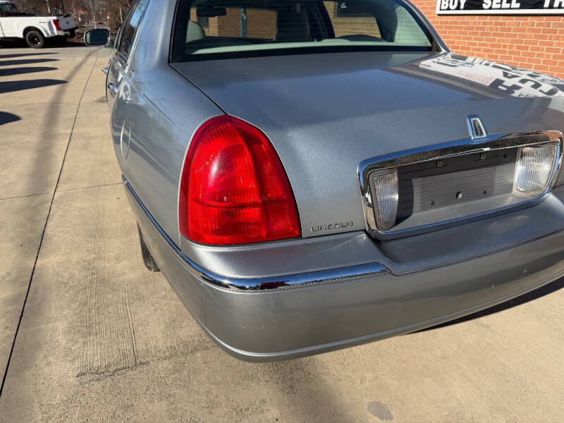 2006 Lincoln Town Car Signature