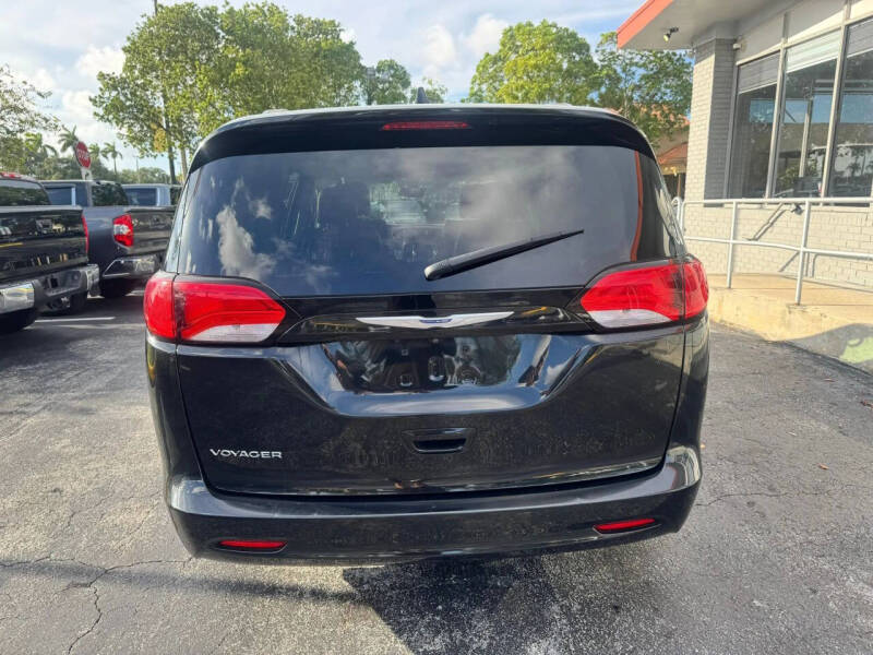 2020 Chrysler Voyager LXi