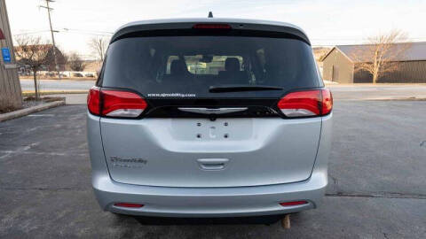 2024 Chrysler Voyager LX