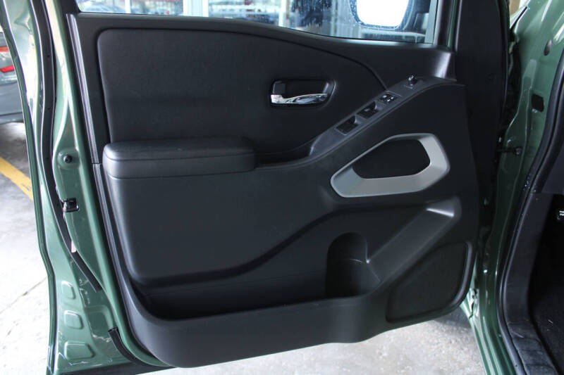 2023 Nissan Frontier SV