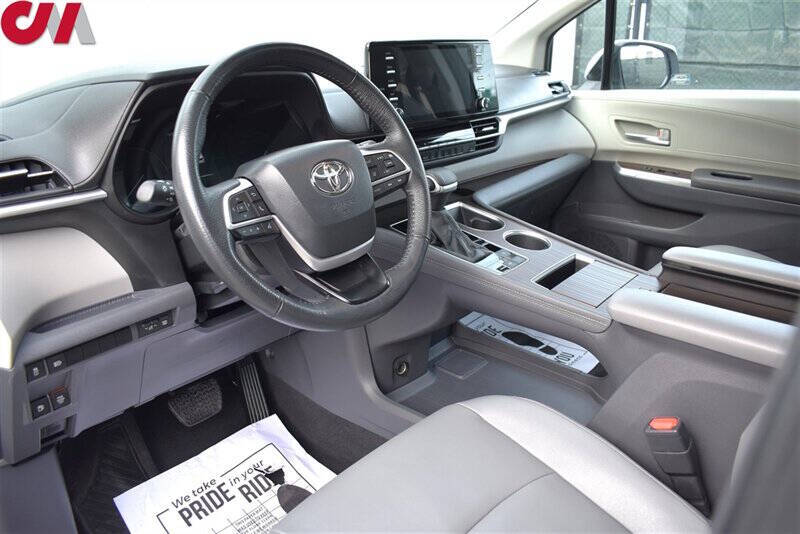 2024 Toyota Sienna XLE 8-Passenger