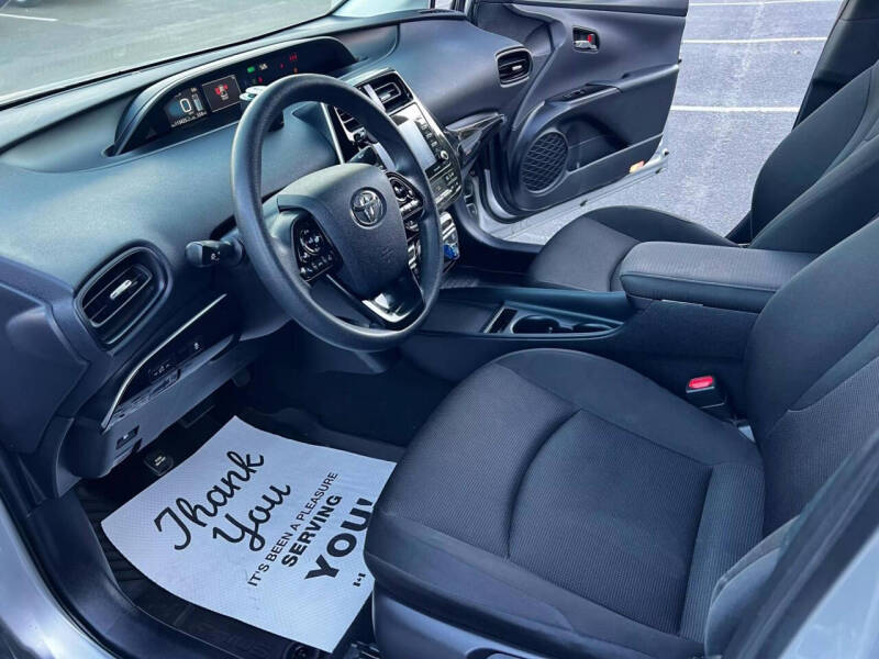 2022 Toyota Prius LE photo 11