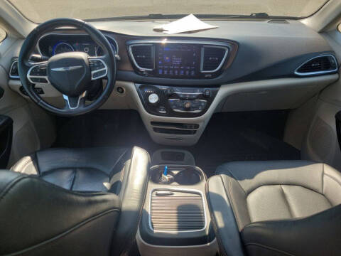 2017 Chrysler Pacifica Touring-L Plus