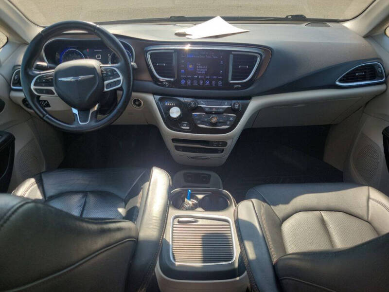 2017 Chrysler Pacifica Touring-L Plus