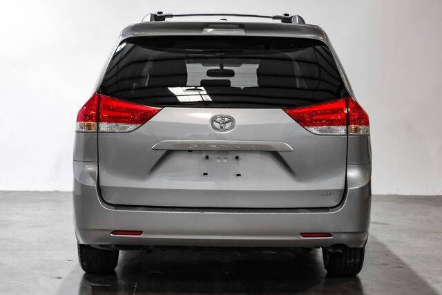 2012 Toyota Sienna LE 8-Passenger
