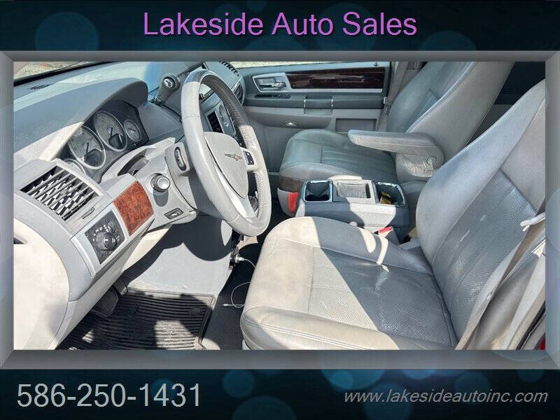 2009 Chrysler Town and Country Touring