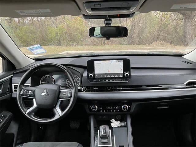 2023 Mitsubishi Outlander SE