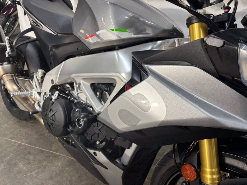 2022 Aprilia Tuono V4