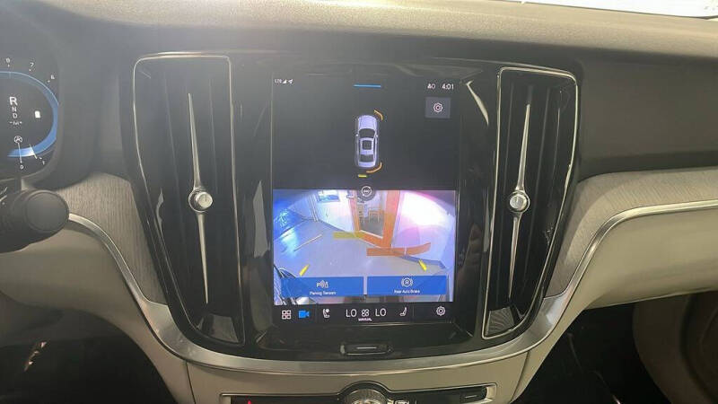 2023 Volvo S60 B5 Plus Dark Theme