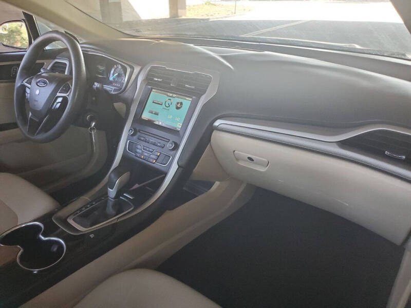 2016 Ford Fusion Hybrid SE