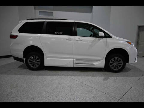 2019 Toyota Sienna LE Mobility 7-Passenger