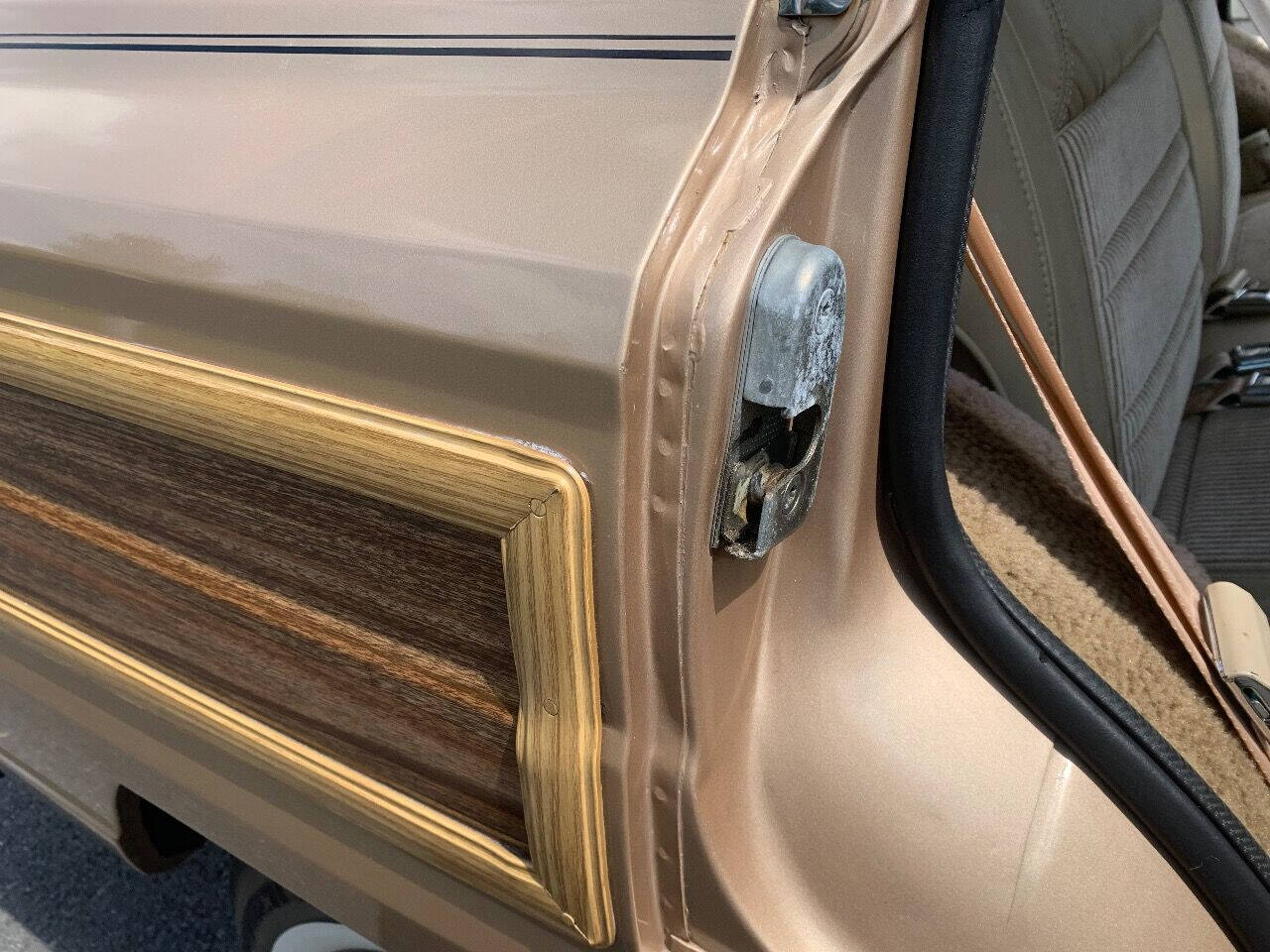1989 Jeep Grand Wagoneer 49