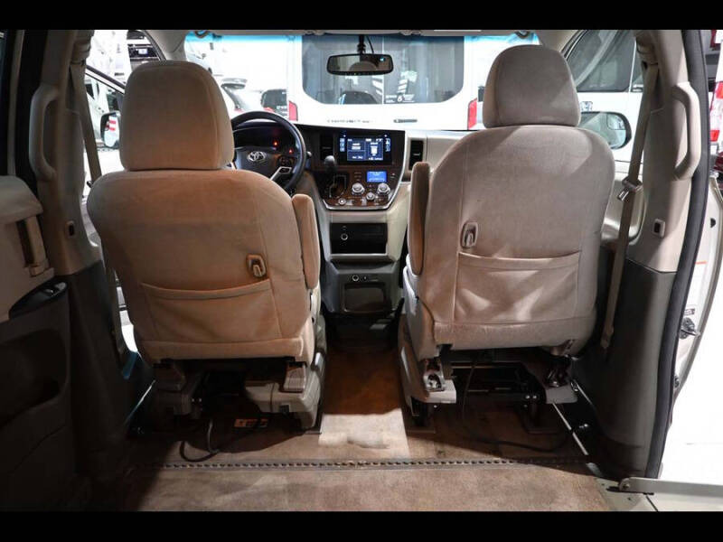 2015 Toyota Sienna LE Mobility 7-Passenger