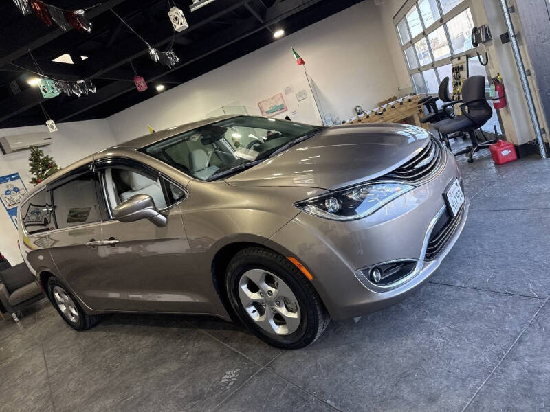 2018 Chrysler Pacifica Hybrid Touring Plus