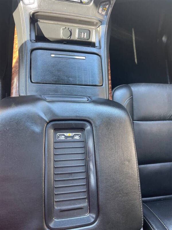 2015 Chevrolet Suburban LTZ - Photo 30