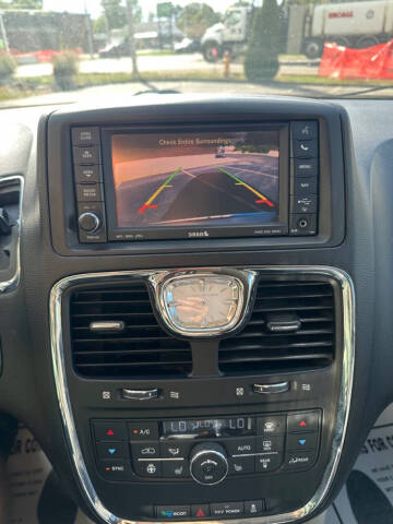 2013 Chrysler Town and Country Touring-L