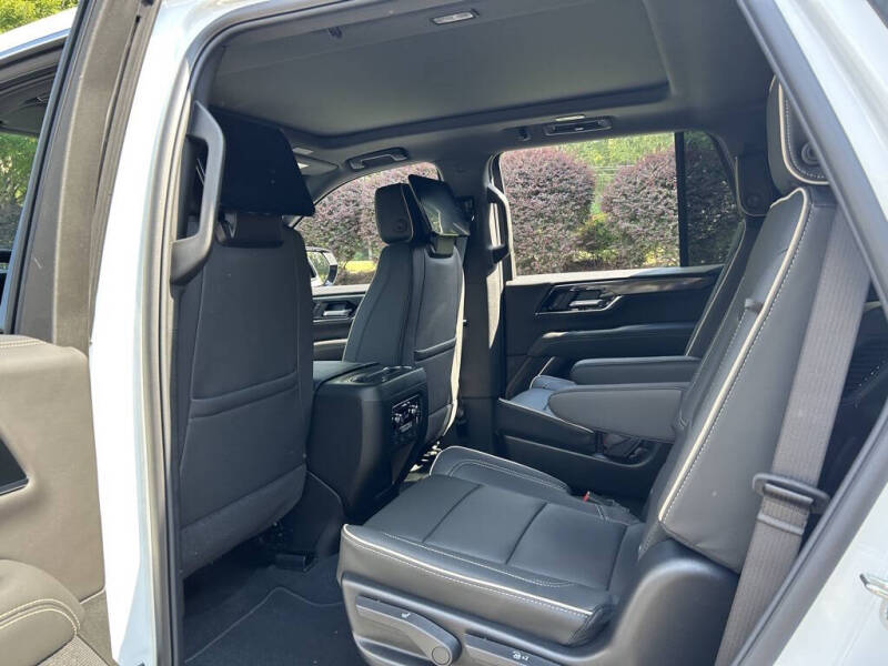 2025 GMC Yukon Elevation