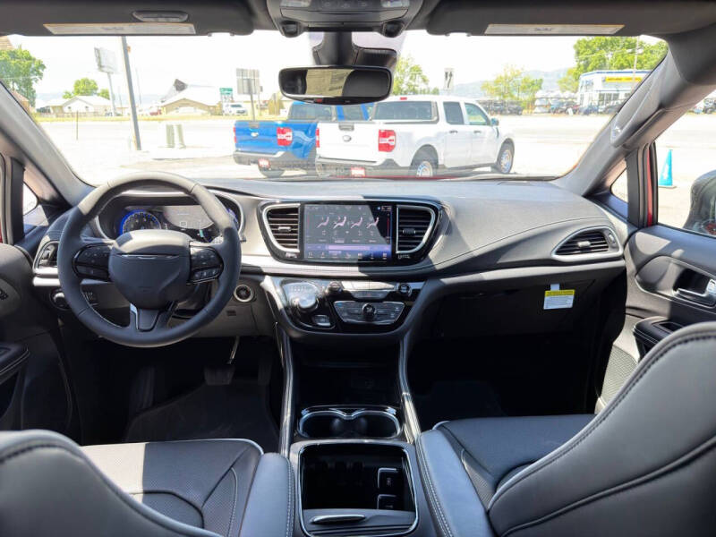 2027 Chrysler Pacifica Limited
