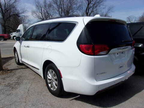 2017 Chrysler Pacifica Touring-L