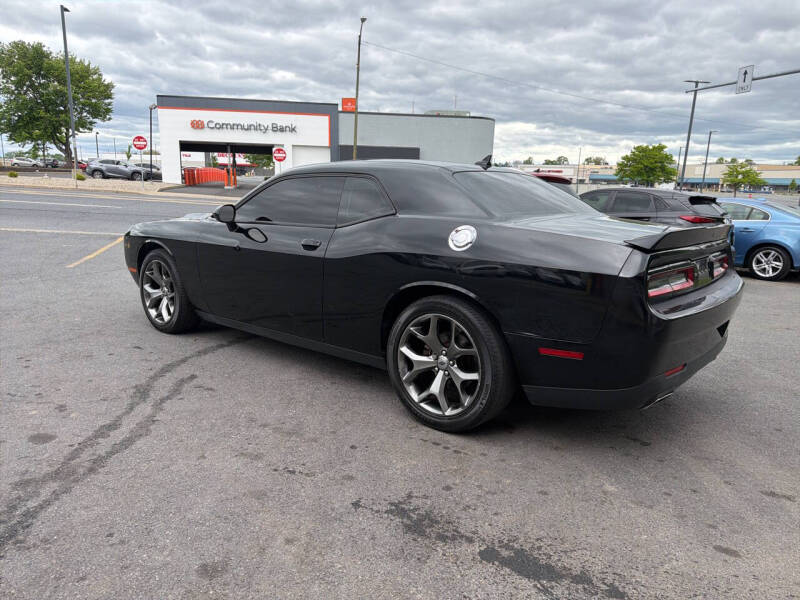 2017 Dodge Challenger SXT Plus