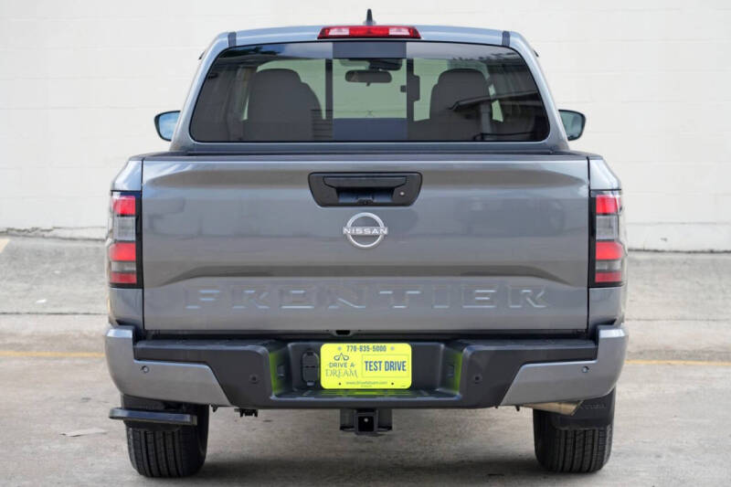 2025 Nissan Frontier SV