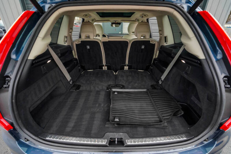 2018 Volvo XC90 T6 Momentum