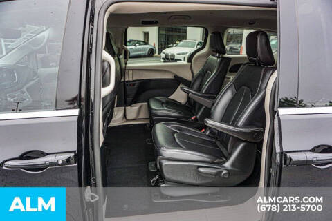 2024 Chrysler Pacifica Plug-In Hybrid Select