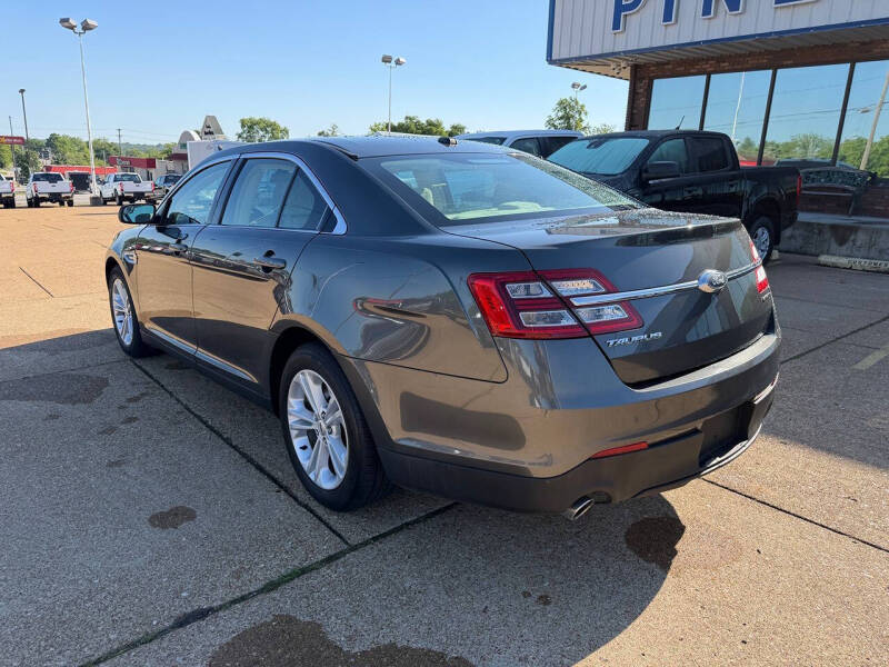 2016 Ford Taurus SE