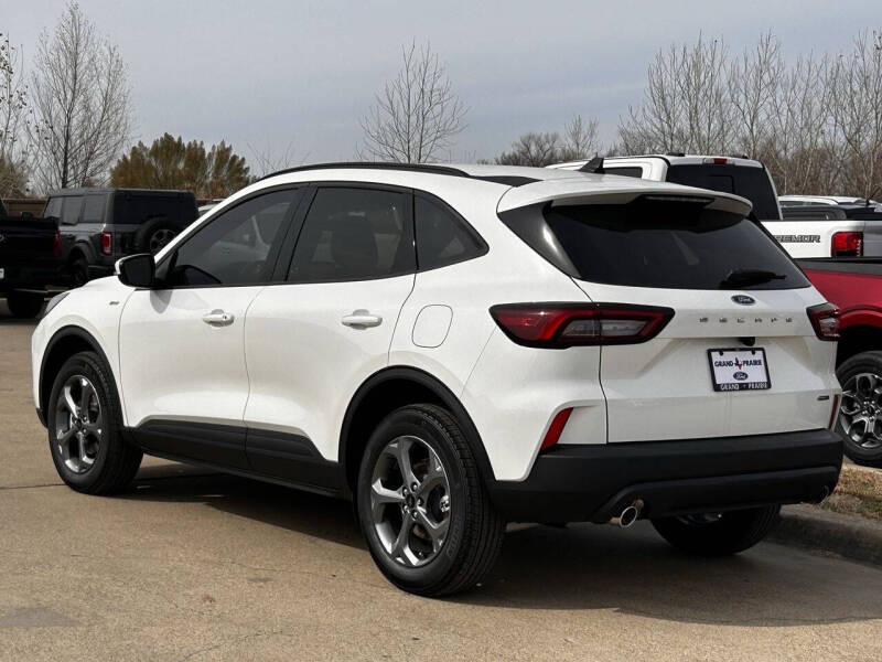 2026 Ford Escape Hybrid ST-Line Select