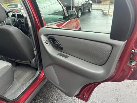 2003 Ford Escape XLS Popular