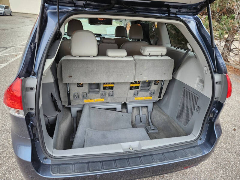 2013 Toyota Sienna XLE 8-Passenger