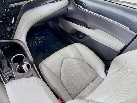 2022 Toyota Camry Hybrid XLE