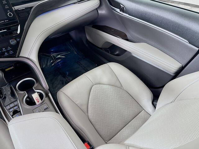 2022 Toyota Camry Hybrid XLE