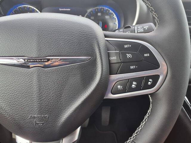 2025 Chrysler Voyager LX