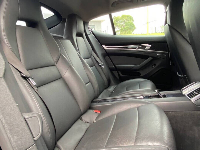 2012 Porsche Panamera 4