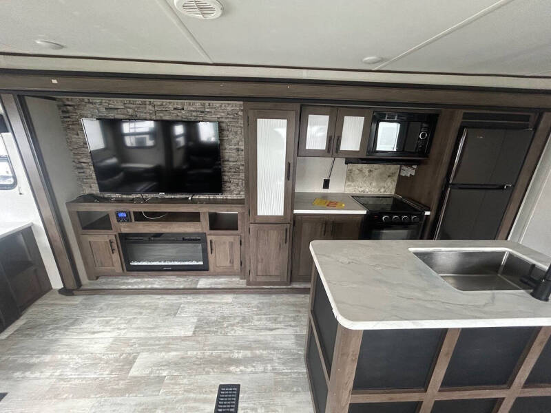 2021 Prime Time RV Avenger 28REI