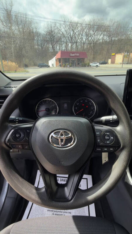 2020 Toyota RAV4 LE