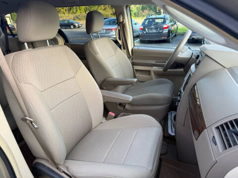 2010 Chrysler Town and Country LX