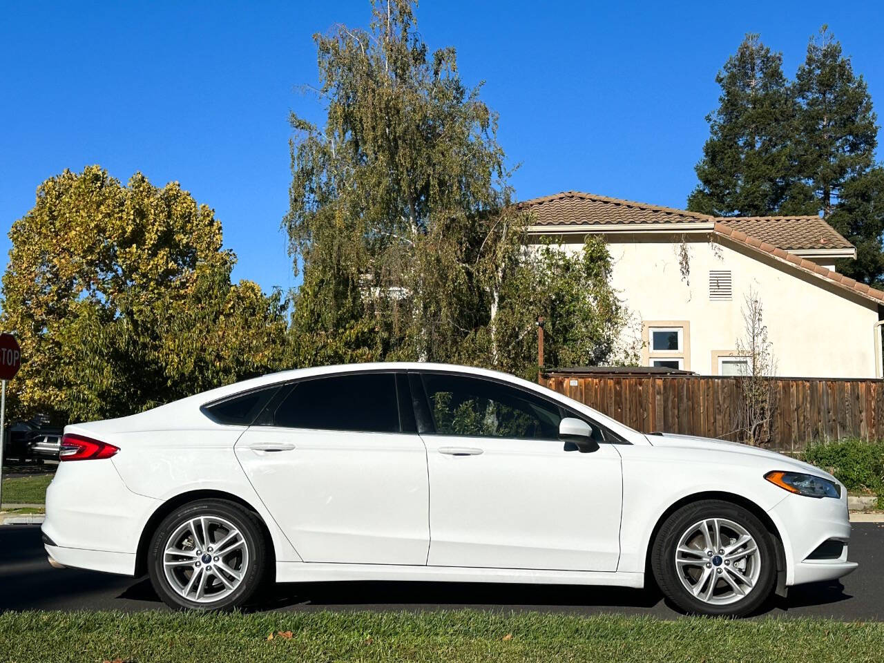 White 2018 Ford Fusion SE SE 4dr Sedan 1