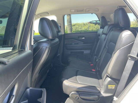 2025 Nissan Pathfinder SL