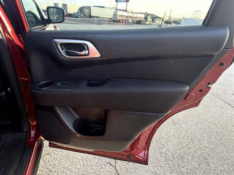 2017 Nissan Pathfinder SV