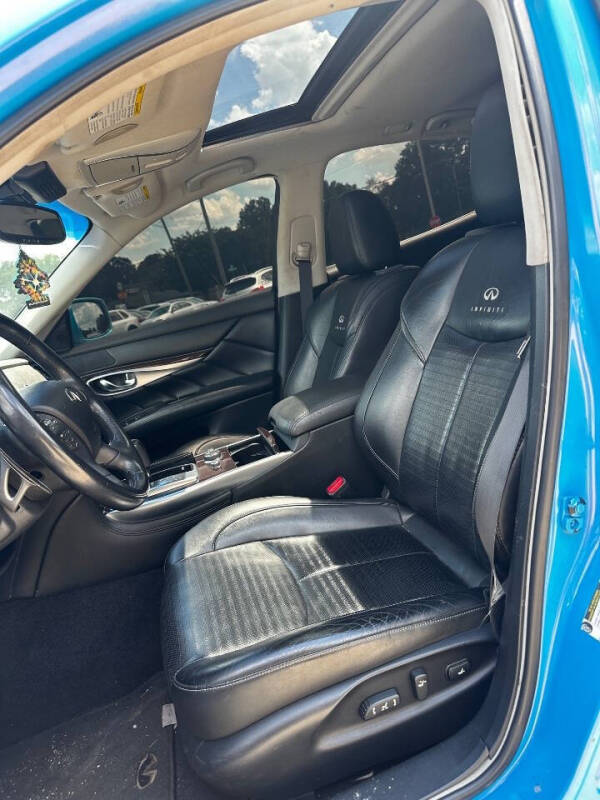 2011 Infiniti M56