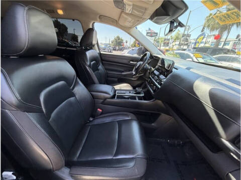 2022 Nissan Pathfinder SL